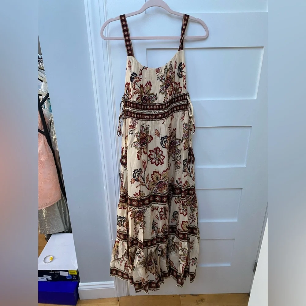 FARM Rio Aura Floral Sand Sleeveless Midi Dress - Picture 4 of 11